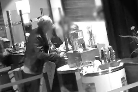 Hotelmitarbeiter &auml;u&szlig;ert sich erstmals seit Ofarim-Prozess