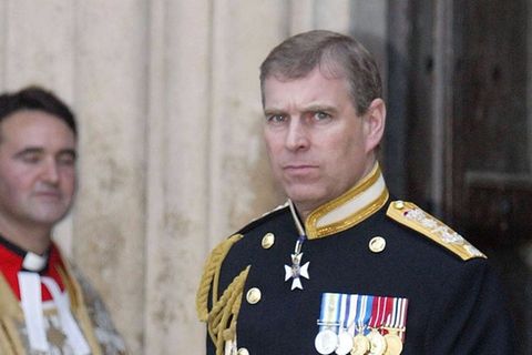 Zwei royale Anwesen werden durchsucht