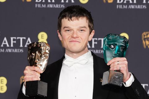 Wer ist der Mann, der Leonardo DiCaprio und Timoth&eacute;e Chalamet schlagen konnte?