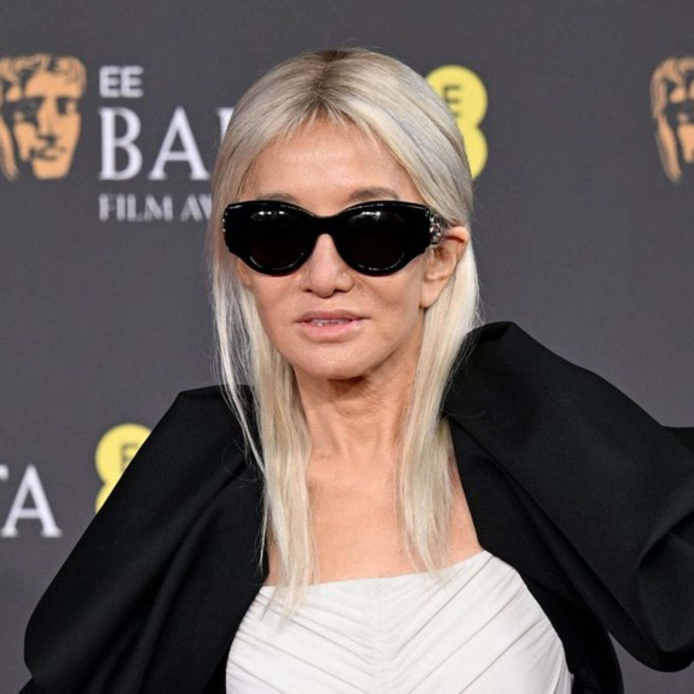 Pl&ouml;tzlich ist sie blond