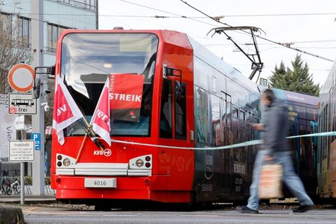 Wo am Wochenende Busse und Bahnen stillstehen