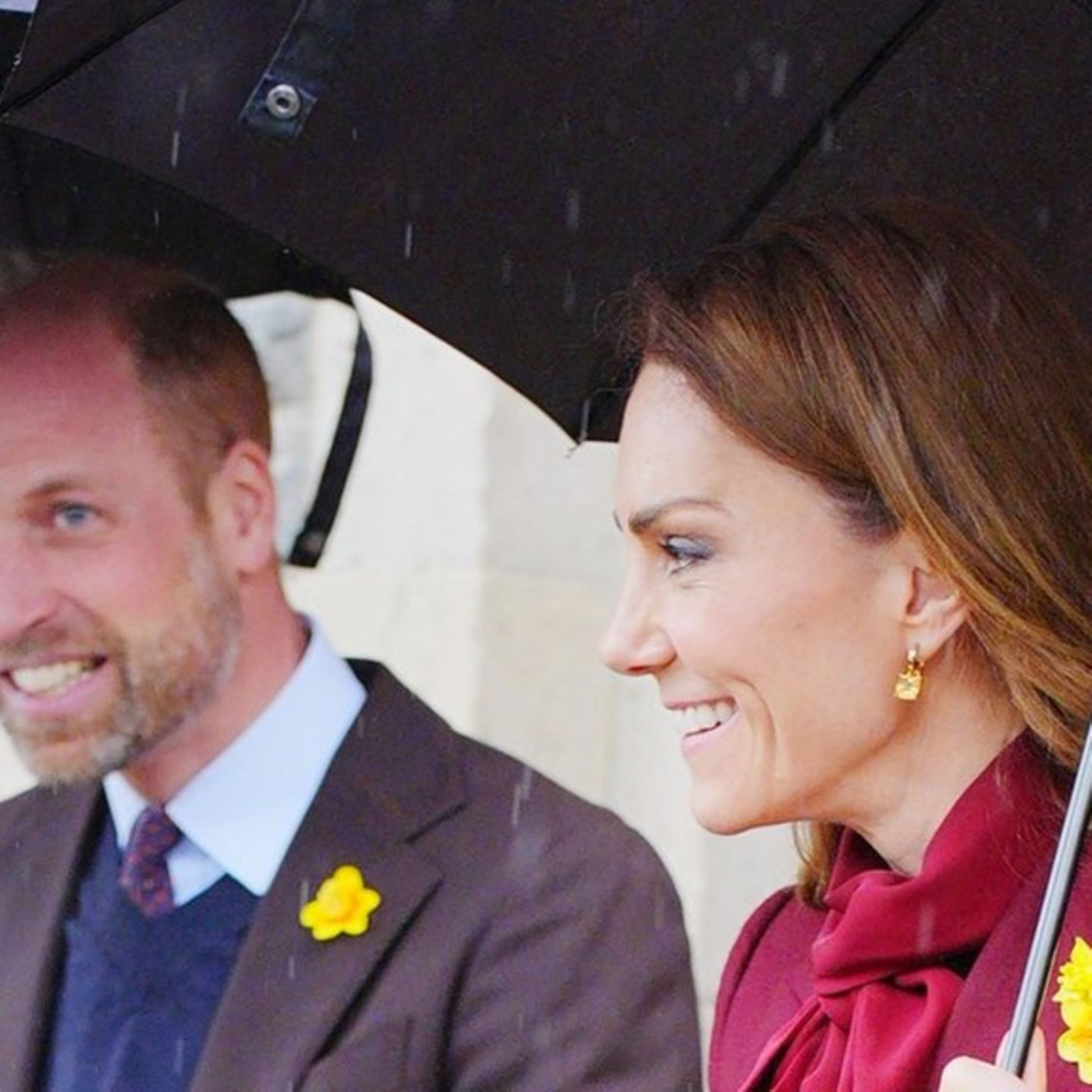 Sie l&auml;cheln gemeinsam Andrew einfach weg